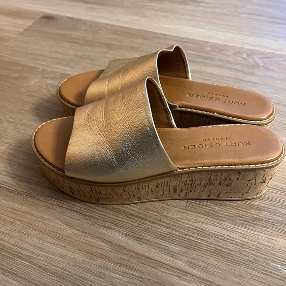 Kurt Geiger Women's Gold Leather Slide Sandals - Picture 2 of 5